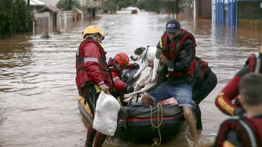 Crece la desesperación en el sur de Brasil: lluvias, fuertes tormentas y más de 130 desaparecidos