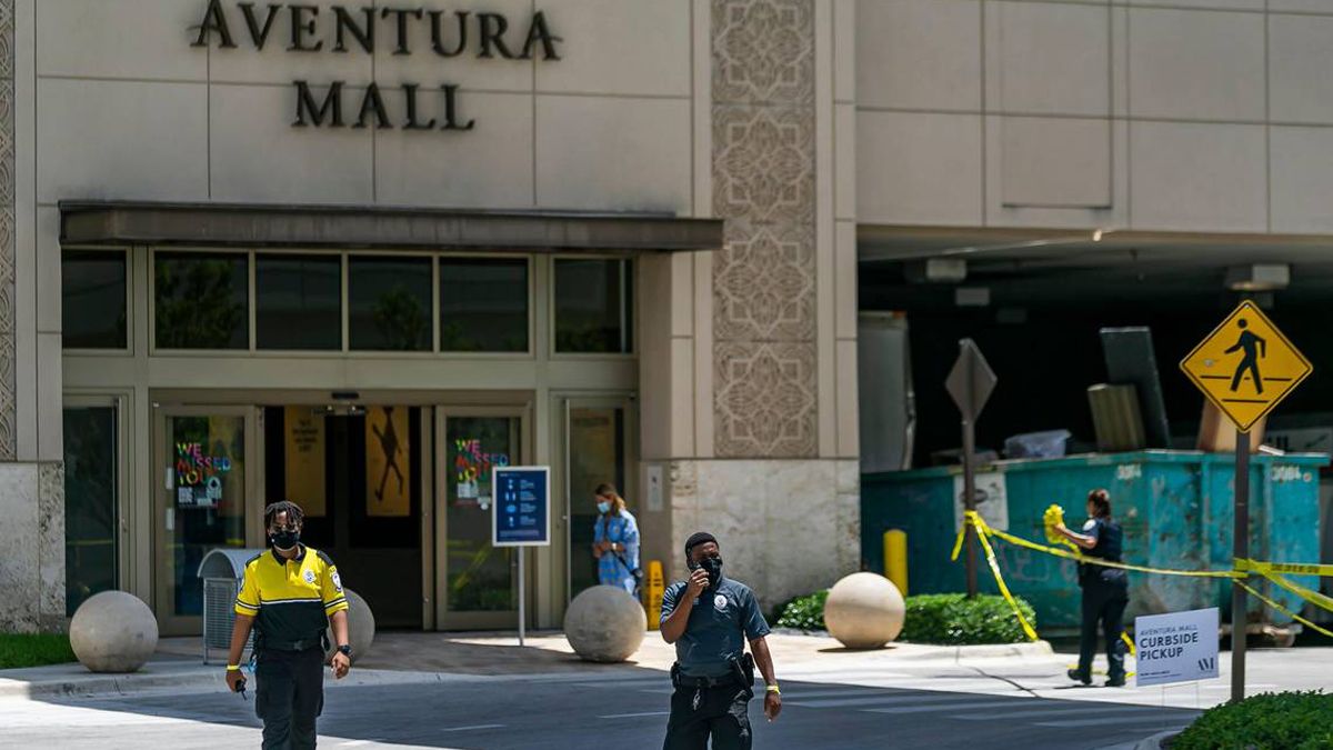 Al menos 3 heridos y varios detenidos fueron el resultado del tiroteo en un shopping de Miami (Fuente: Miami Herald).