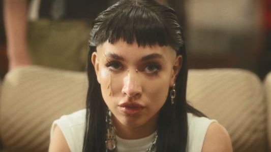 María Becerra estrenó nuevo tema y el director de Seguridad Vial hizo una dura crítica