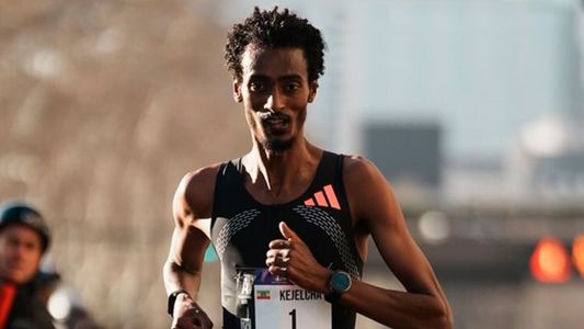 Yomif Kejelcha hizo historia en la Media Maratón de Buenos Aires y rompió el récord mundial