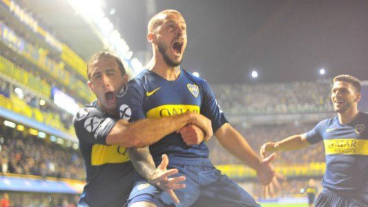 El partido se moría sin goles, pero apareció Benedetto y en cinco minutos hizo un doblete para delirio de todo Boca