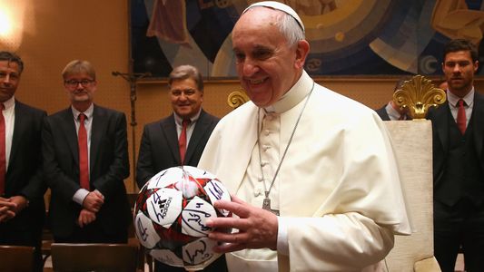 El rincón futbolero que creó el Papa Francisco en el corazón del Vaticano