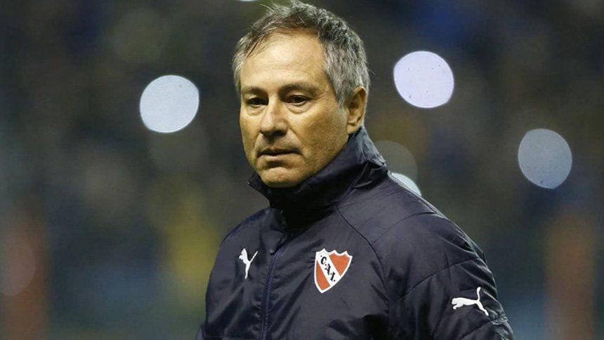 Independiente hizo oficial la salida de Holan y esta tarde presenta a Beccacece como DT