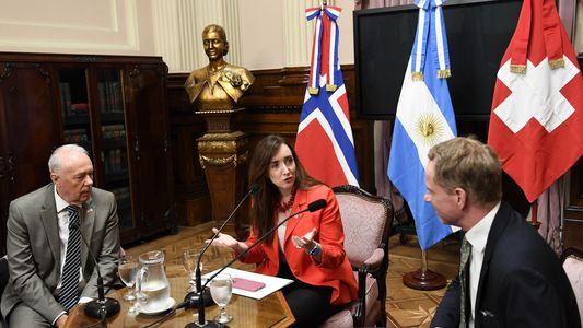 Los detalles del día en que Victoria Villarruel fue presidenta: reuniones, negociaciones y una cumbre internacional