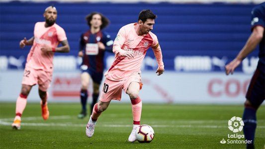 Messi marcó dos goles en el empate del Barcelona con el Eibar y rompió un récord de Di Stéfano