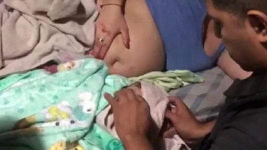 Video | Milagro en Villa Lugano: un policía reanimó a un bebé que había nacido sin signos vitales