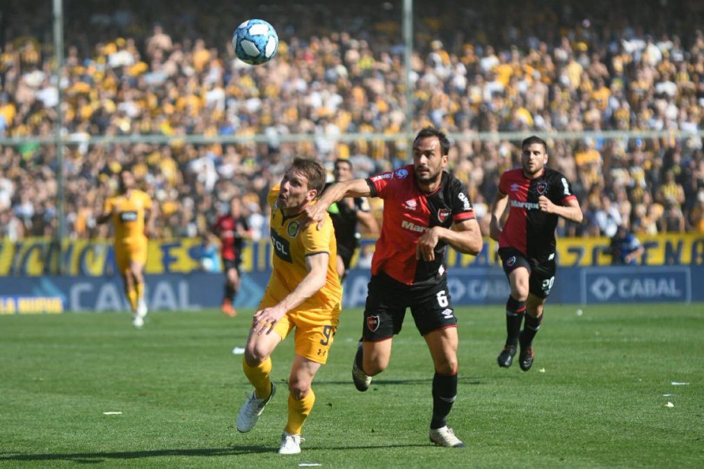 Rosario Central y Newells armaron un segundo tiempo vibrante y empataron 1-1 en Arroyito