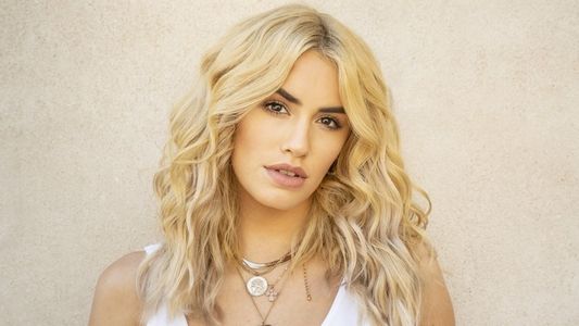 Lali presenta su nuevo single y videoclip “La ligera”