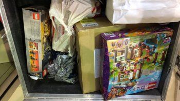 La AFIP desmintió a la AFA y mostró la mercadería que le confiscó a la delegación que vino de Estados Unidos