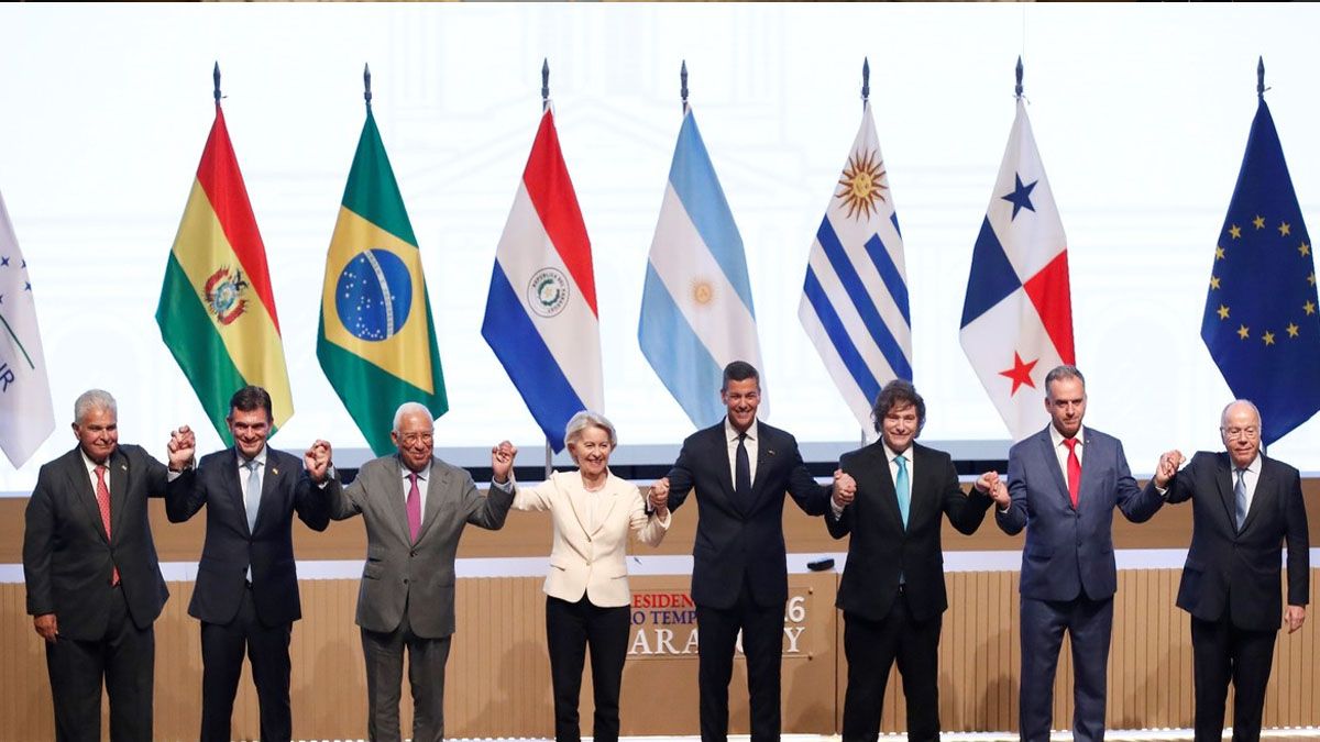Los líderes del Mercosur con la representante de la Unión Europea