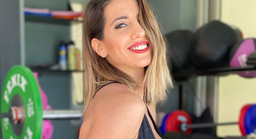 Cinthia Fernández hizo ejercicio en una malla enteriza super cavada y quedó al borde de mostrar todo