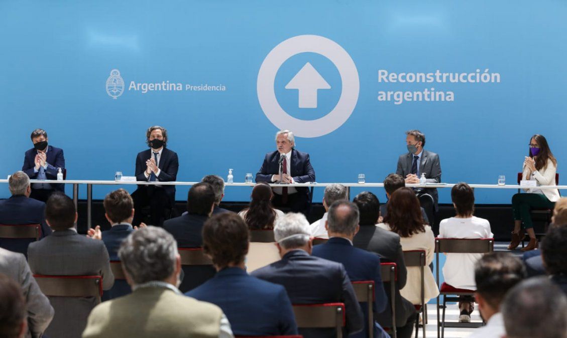 Alberto muestra su lado dialoguista: guiño al Papa y a la comunidad organizada