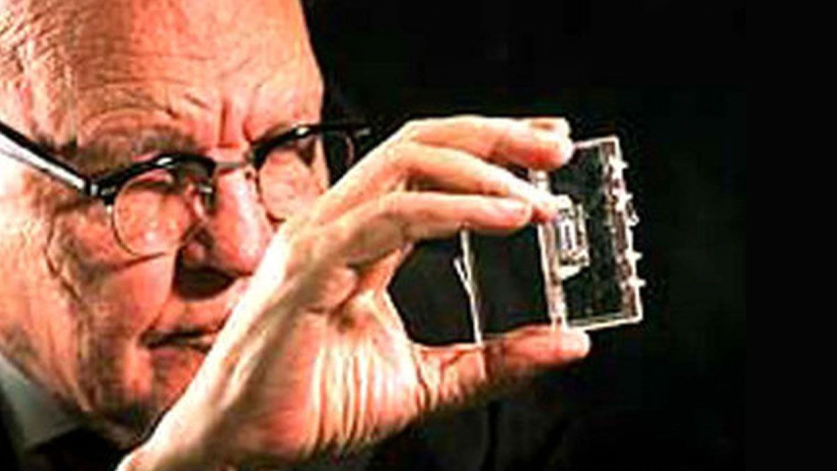 Jack Kilby, uno de los creadores del chip, en 1958 (Foto: Gentileza ABC)