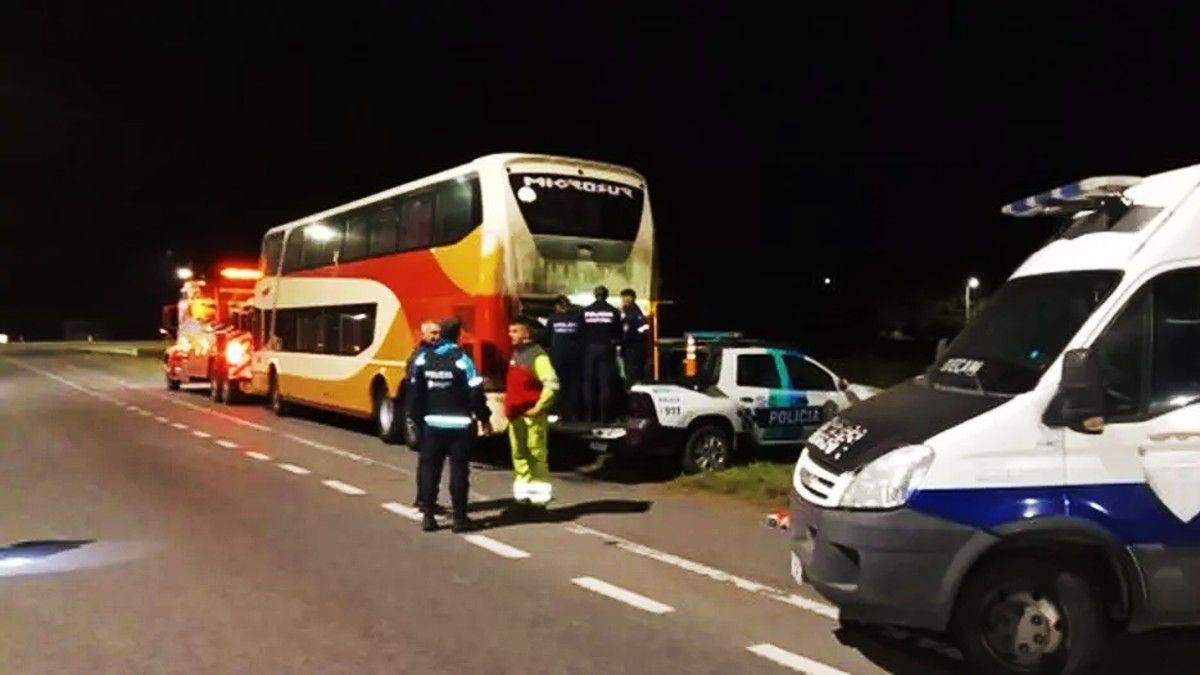 El ataque a los micros ocurrió a la altura de las localidades de Castelli y Chascomús.