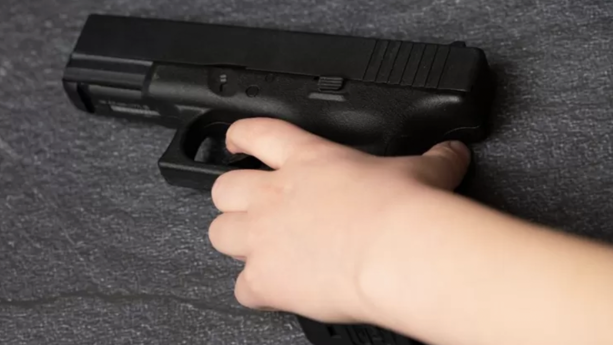 Nene de 2 años mata a su padre con una pistola en Estados Unidos