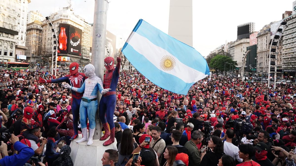 Campeones mundiales: la multitudinaria convocatoria de Spidermans en el  Obelisco logró el récord