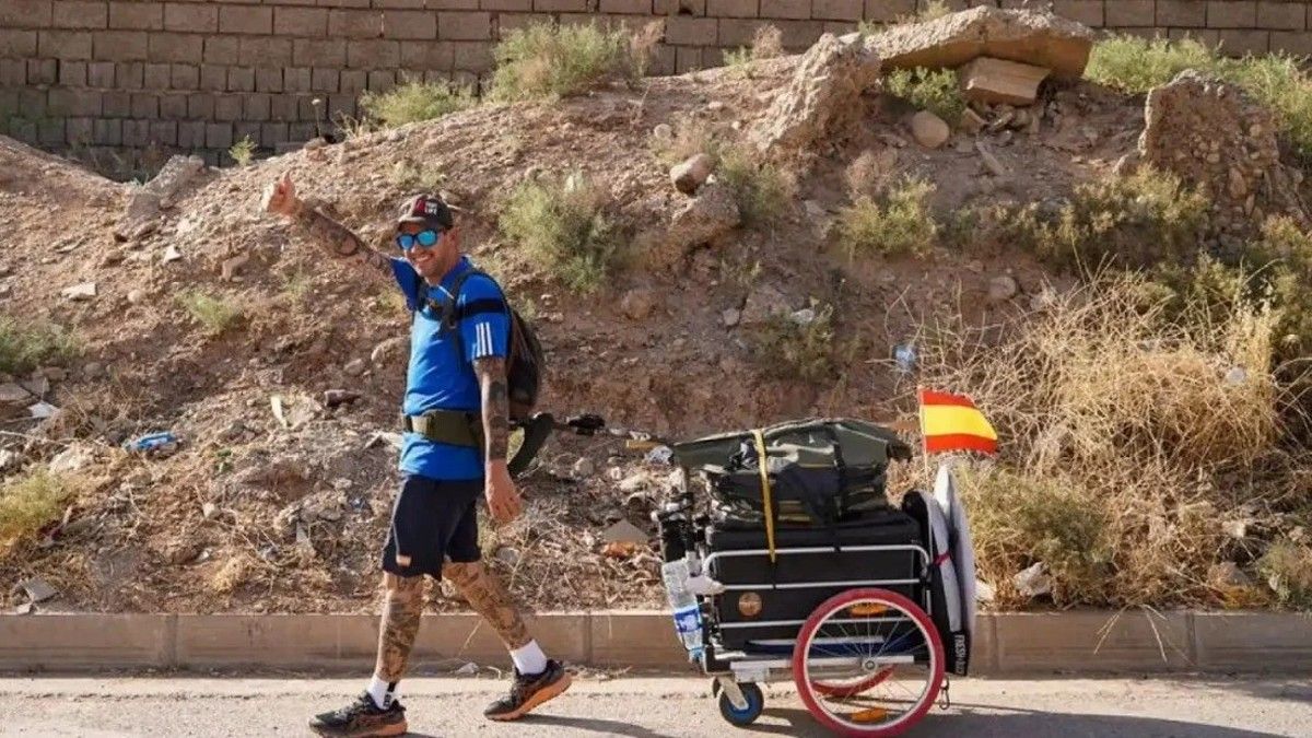 Una vida de aventuras: el hincha español que caminaba a Qatar a ver el Mundial y desapareció hace dos semanas. (Foto: Instagram Santiago Sánchez)