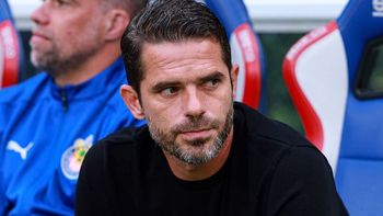 Fernando Gago a un paso de Boca: ejecutó la claúsula de rescisión en Chivas y dejó de ser el DT (Foto: archivo) Fernando Gago a un paso de Boca: ejecutó la claúsula de rescisión en Chivas y dejó de ser el DT (Foto: archivo)