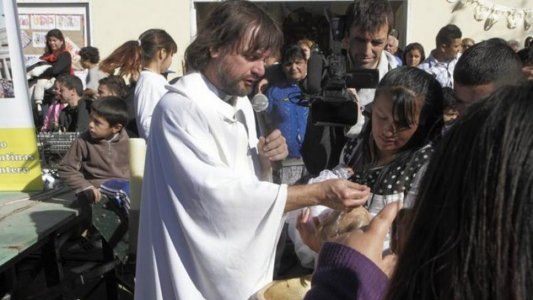 Curas villeros compararon el proyecto del aborto con los asesinatos en la Dictadura: No necesitamos más muertes