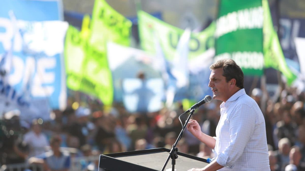 Sergio Massa mostró una foto de unidad en Tucumán. (Foto: Télam)&nbsp;