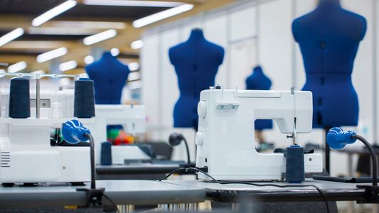 PyMES: textil y calzado, menor empleo y demanda