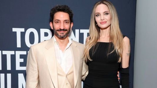 El encuentro de Juan Minujín y Angelina Jolie en Toronto: risas, complicidad y revuelo internacional