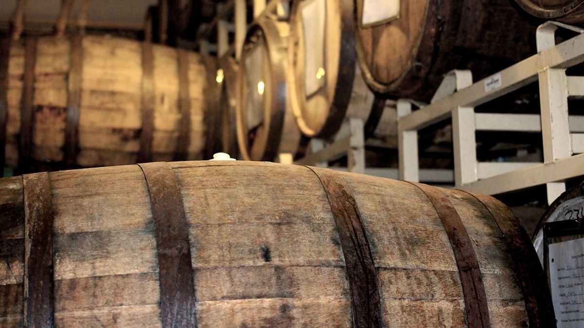 La madera para las barricas, uno de los insumos del vino importados que pueden faltar