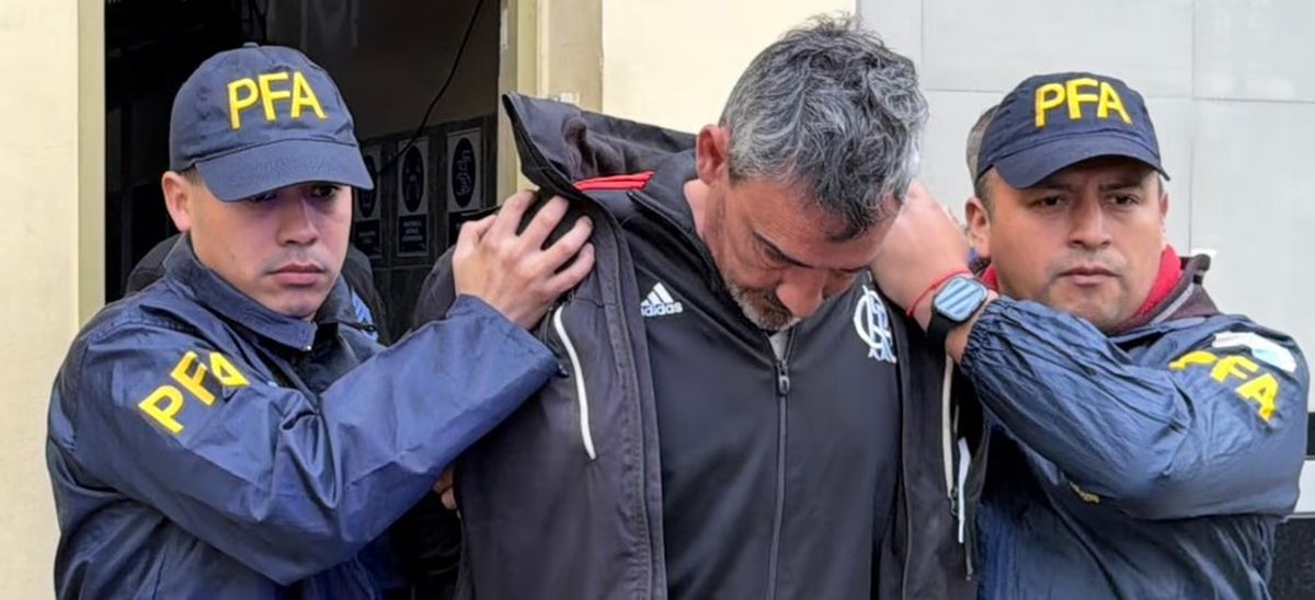 La detención se concretó durante la madrugada, a partir de cinco allanamientos realizados en distintos puntos de la Ciudad de Buenos Aires, el Gran Buenos Aires y la provincia de Salta. (Foto: Policía Federal)