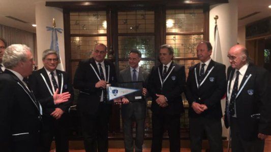 Insólito: en medio de la crisis, legisladores viajan a Japón a jugar al Rugby en el Mundial Parlamentario