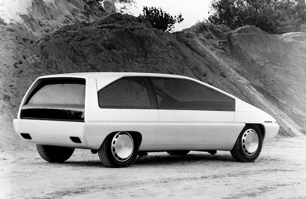 La portada del número 65 de la revista corporativa de Citroën de 1981 mostró por primera vez las formas inéditas de la última gran creación del Centro de Diseño de la firma francesa: el concept car Citroën Xenia.
