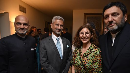 Gabriel Hochbaum compartió una cena exclusiva con el embajador de la India