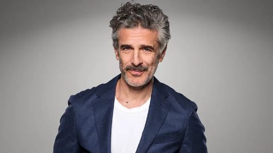 Las fotos del impactante parecido de Leo Sbaraglia a Carlos Menem en el inicio de su serie