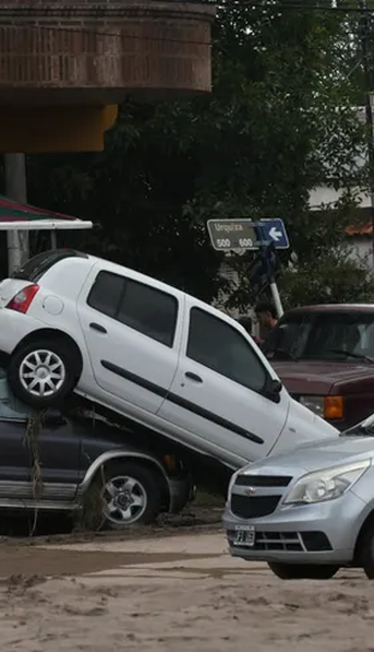 Video: así quedaron los autos atrapados en las cocheras tras el temporal en Bahía Blanca