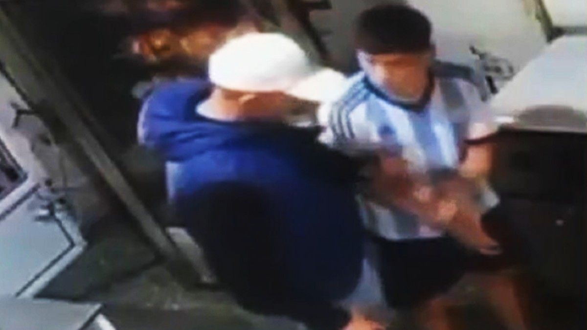 Violento robo em Haedo. Ocurrió en un local de comidas ubicado en la calle libertad al 300.