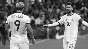 El Kun Agüero chicaneó a Messi, su compadre, por la fría dedicatoria para su cumpleaños