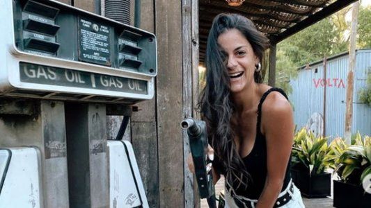 Una bomba: la hermana de Belu Lucius usó un pañuelo como top, dejó ver parte de su lola y estalló todo