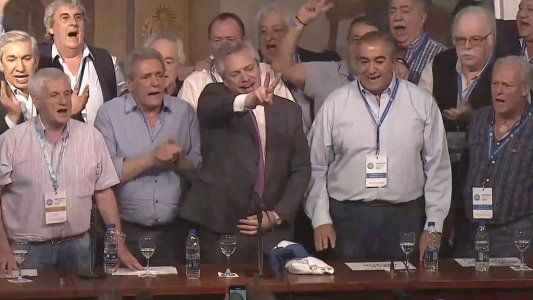 El Gobierno cierra filas con los gremios para contener la crisis social en medio de las presiones por una posible devaluación