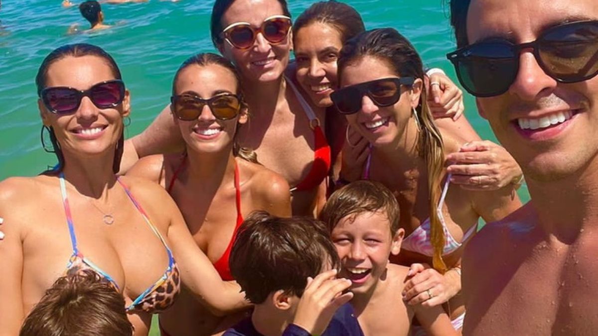Por estas horas, Pampita descansa en Ibiza junto a sus hijos y un nutrido grupo de amigos en la cadena hotelera que la tiene contratada para promocionarla.&nbsp;