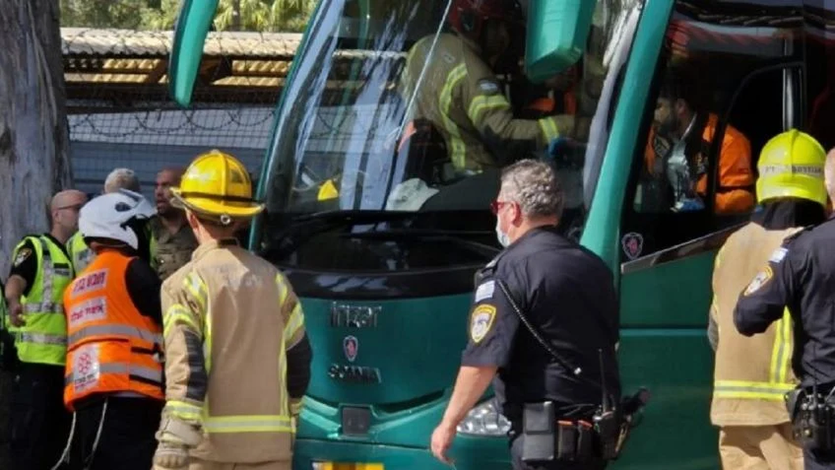 M&aacute;s de 40 personas resultaron heridas, diez de ellas en grave estado. (Foto: X)