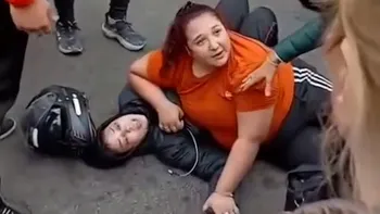 Brutal pelea entre dos mujeres en La Plata tras una discusión de tránsito: No puedo respirar