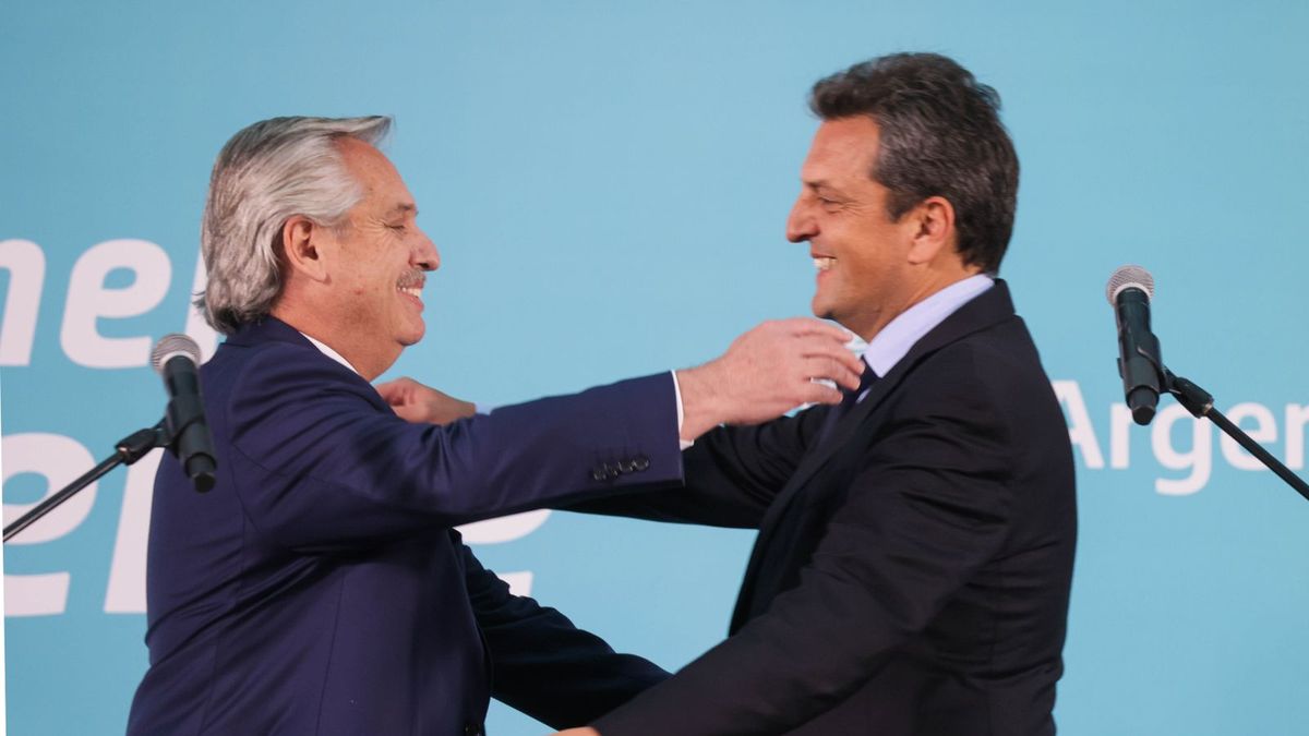Sergio Massa asume como ministro. El abrazo con Alberto Fernández (Foto: presidencia)