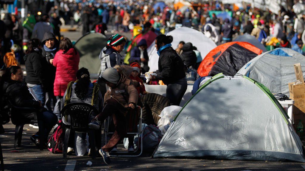 Tras más de 40 horas de protesta, las organizaciones sociales levantan el acampe en la 9 de Julio