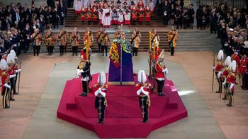 El último adiós a la Reina Isabel II en Londres: una larga procesión y filas de hasta 35 horas para verla