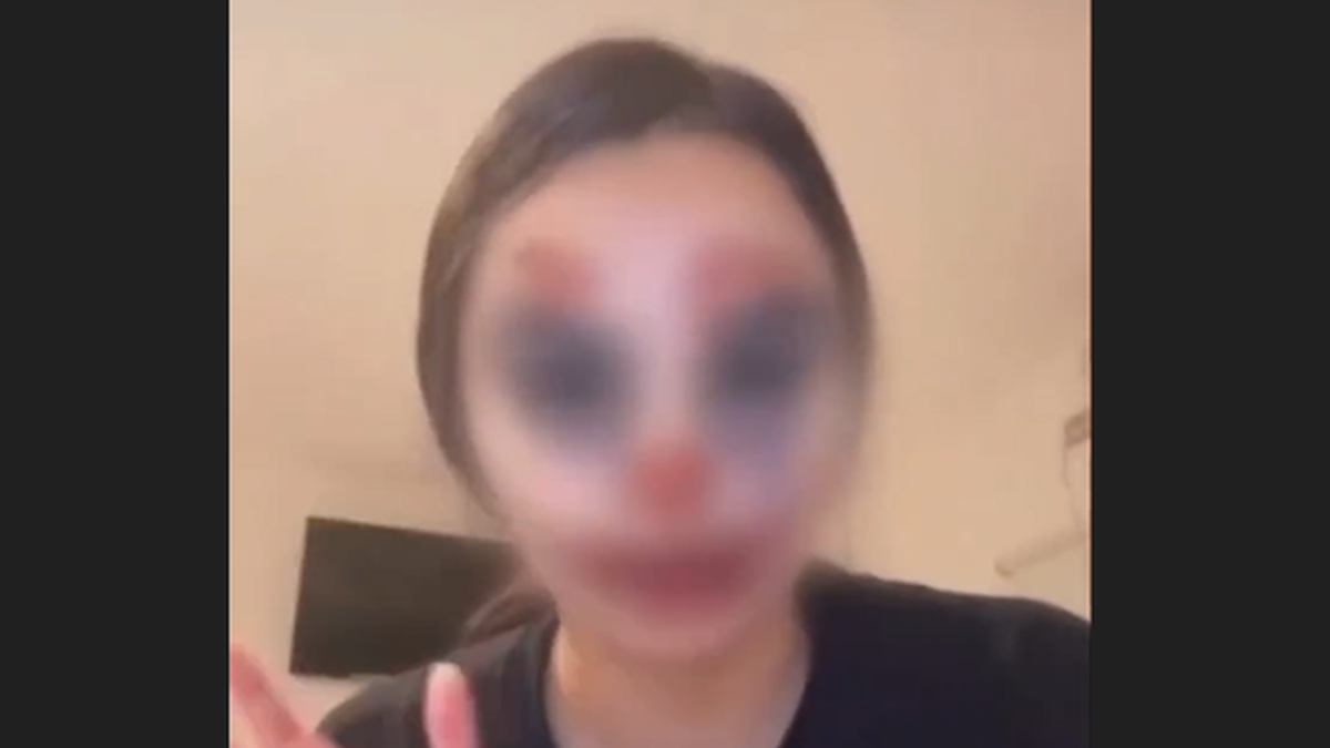 La adolescente cont&oacute; en un video c&oacute;mo hostig&oacute; a su compa&ntilde;era y asegur&oacute; que disfrutaba de las agresiones. (Foto: captura de video).