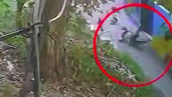 Video: un colectivo arrastró a un nene de 5 años durante una cuadra