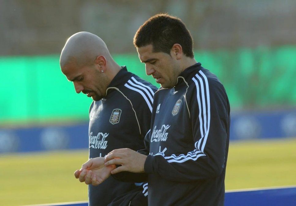 Juan Sebastián Verón apoyó a Riquelme: Yo lo votaría; hoy deja el bronce y empieza a meter los pies en el barro