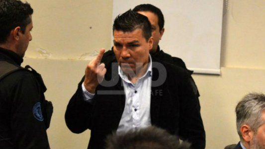 El desafiante gesto de un ex campeón mundial de boxeo, en el inicio del juicio por el abuso sexual de su hija