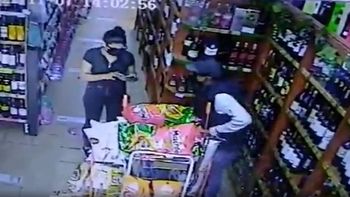 Crimen del kiosquero en Ramos Mejía. Así huian los ladrones. Crimen del kiosquero en Ramos Mejía. Así huian los ladrones.