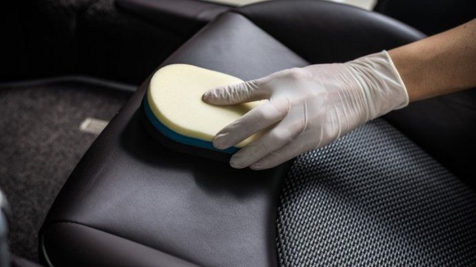 ¿Cómo limpiar el tapizado de un auto?