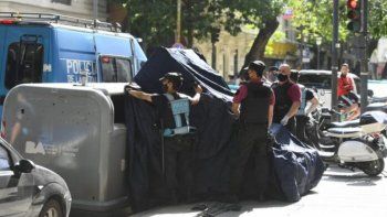 Conmoción en el microcentro porteño tras el hallazgo de un bebé muerto dentro de un contenedor de basura